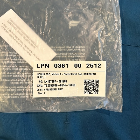 Fabletics scrub top - Picture 4 of 4